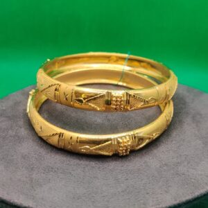 22k gold plain with rava design bangle