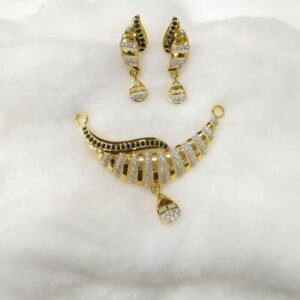 916 22 carat fancy diamond pendant set