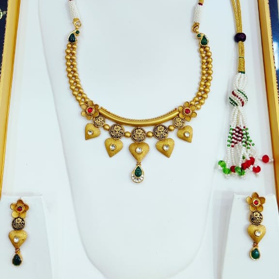 916 22 carat  antique set