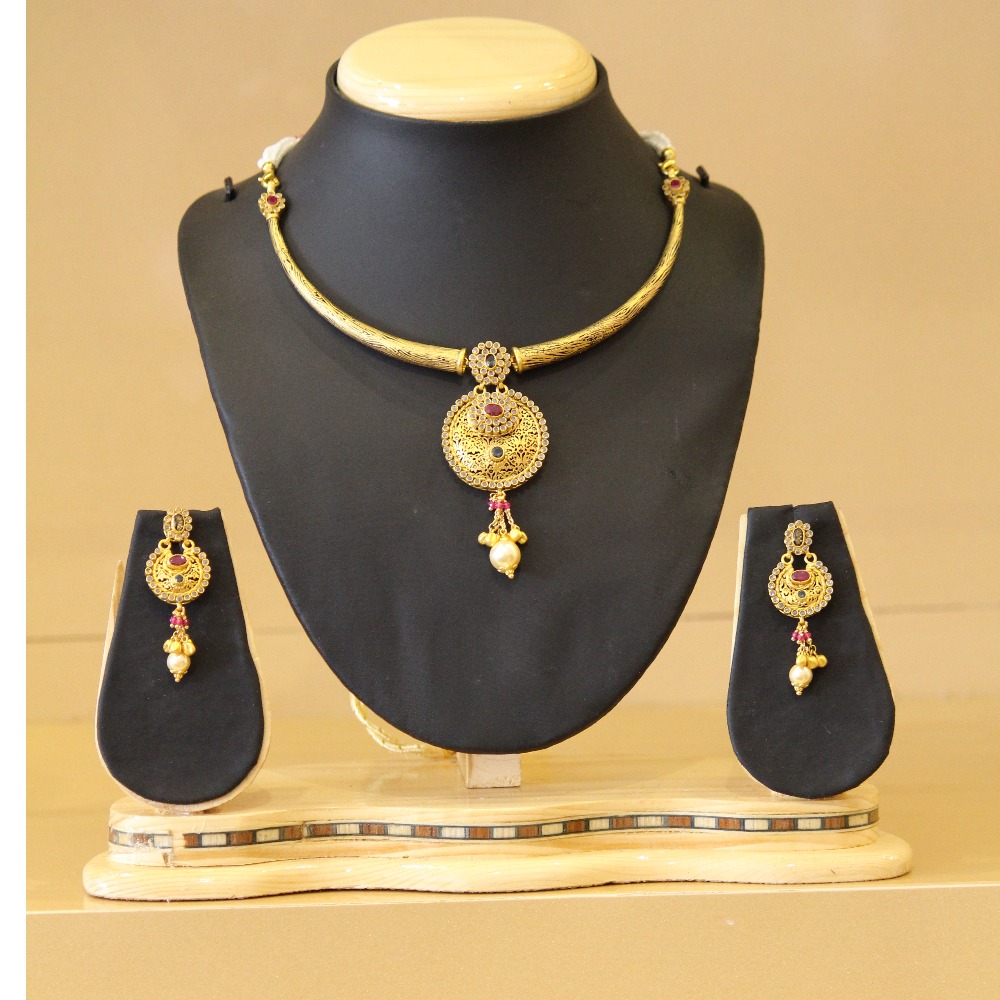 22KT Yellow Gold Ladies Antique Polki Bridal Short Necklace Set