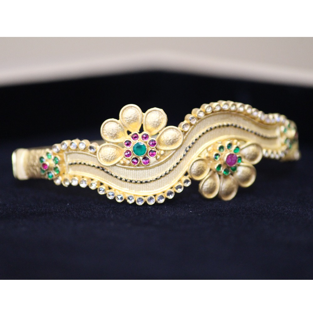 916 Yellow Gold Ladies Polki Wedding Designer Bracelet