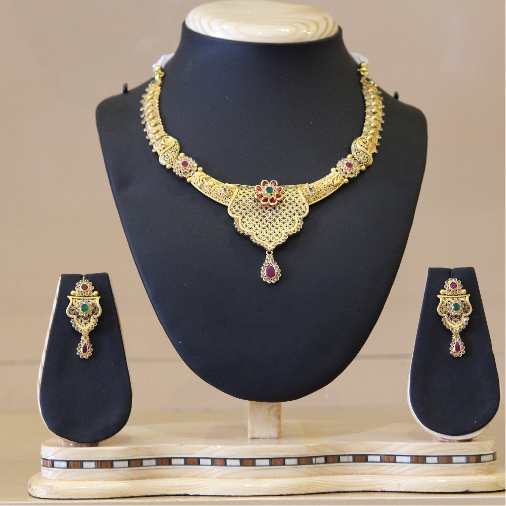 22KT Yellow Gold Ladies Polki Antique Short Bridal Necklace Set