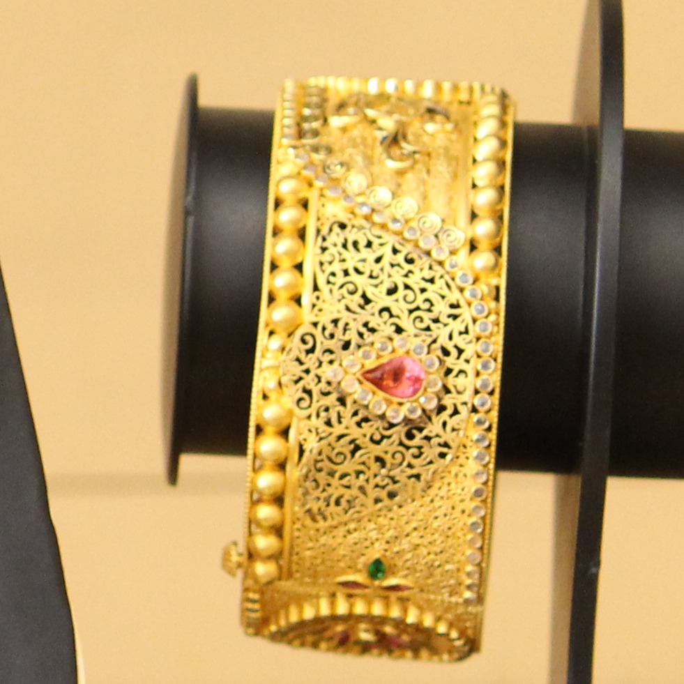 22KT Gold Ladies Polki Antique Kada