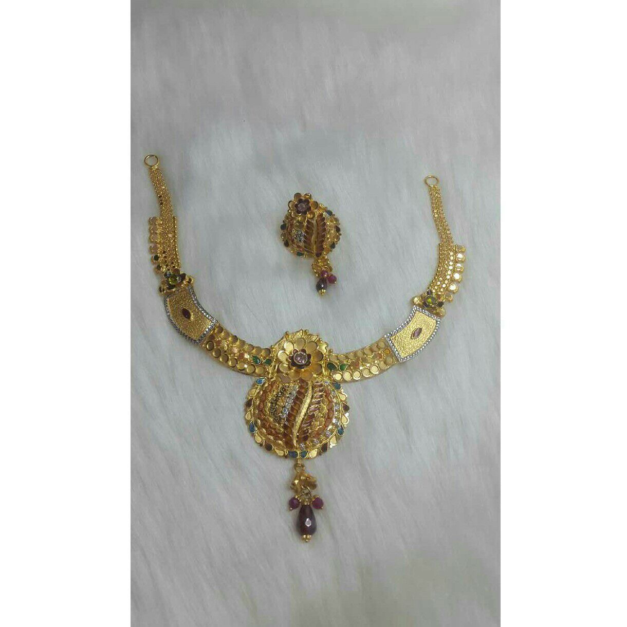 22KT Gold Ladies Indian Vertical Short Necklace Antique Set