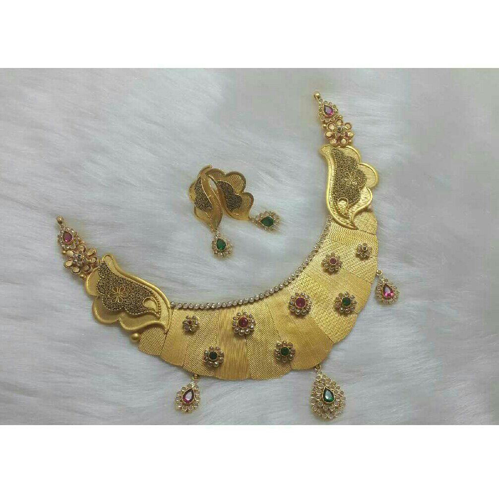 22K / 916 Gold Ladies Indian Antique Pendant Set