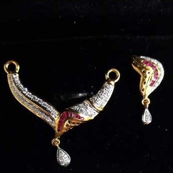 22KT Gold Ladies Fancy Pendant Set