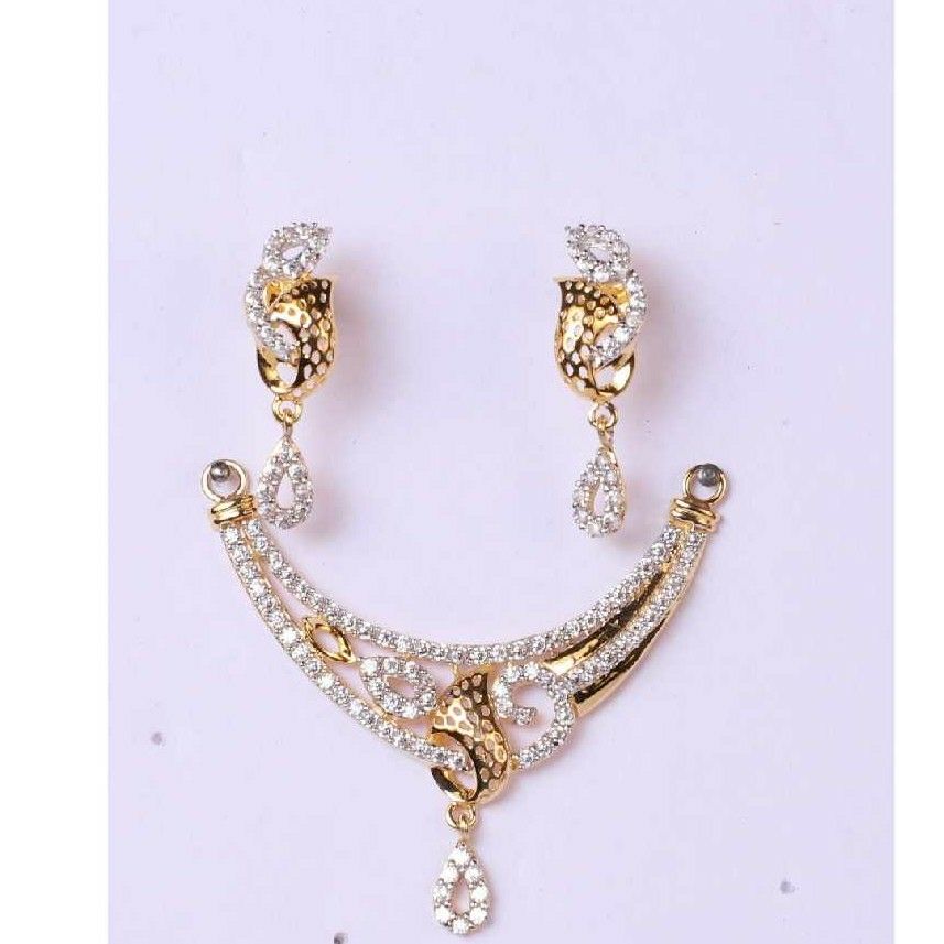 19KT Gold Stylish Magalsutra Pendant Set