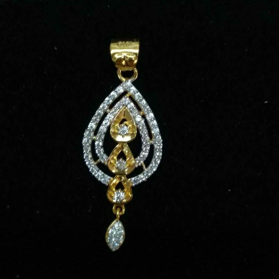22KT Gold Ladies Diamond Pendant Set