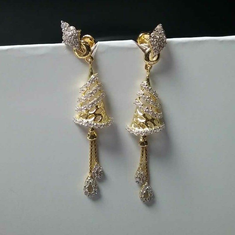 22KT Gold Ladies V- Prong Indian Tops With Chain Latkan