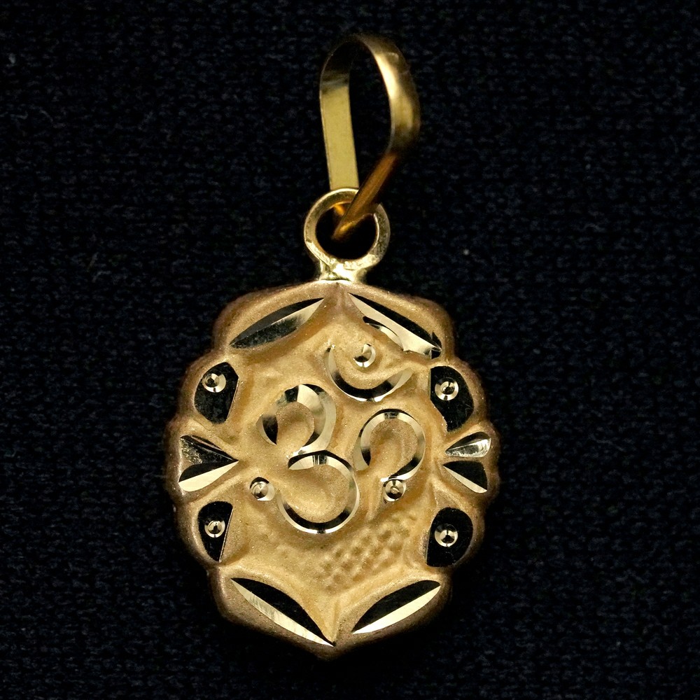 om pendant