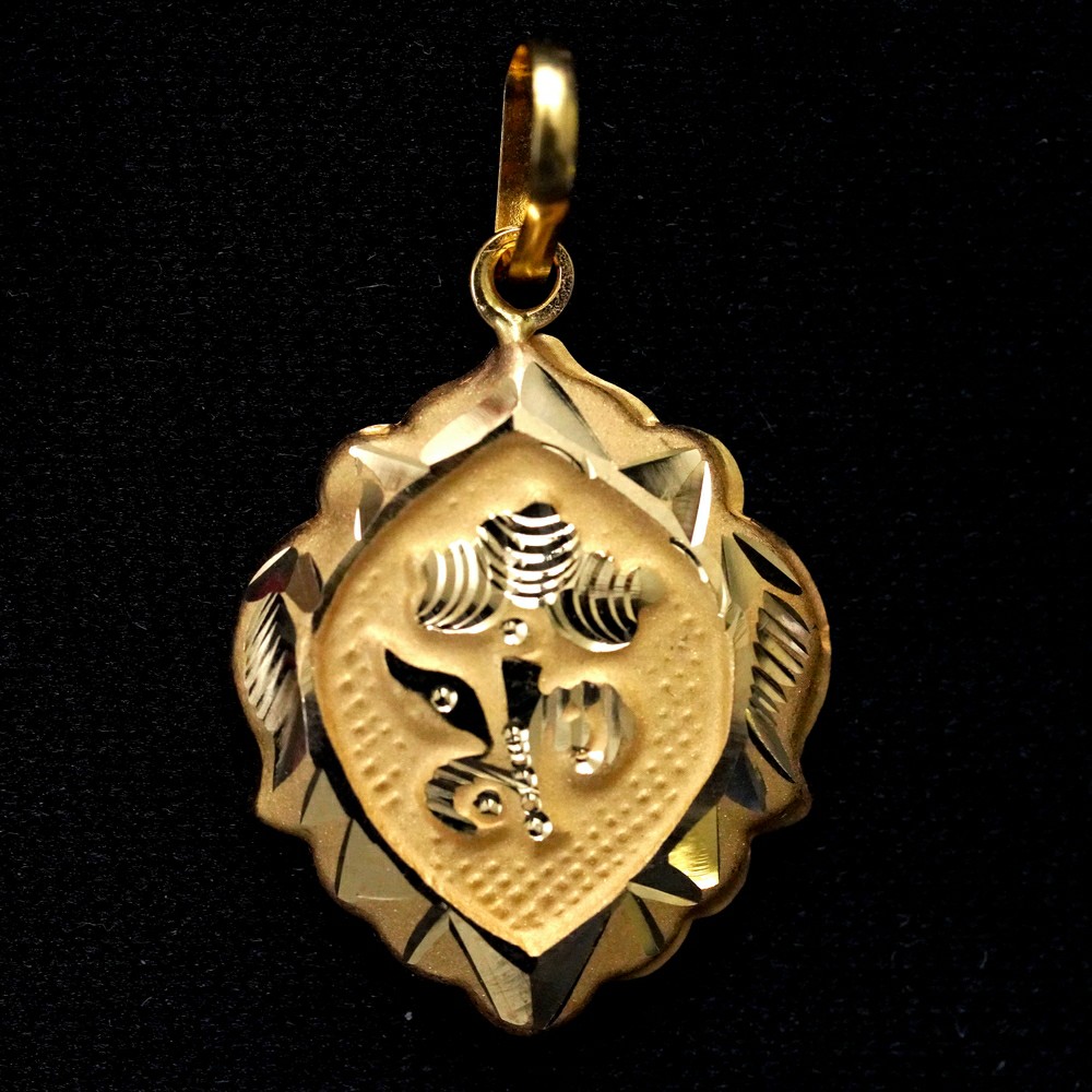 om pendant