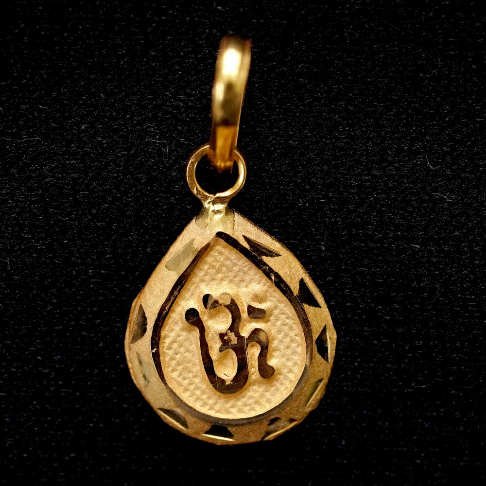 om pendant