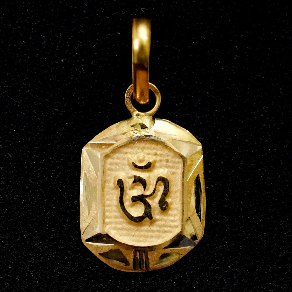 om pendant