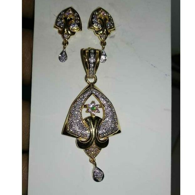 Gold Ladies Indian Fancy Pendant Set Yellow
