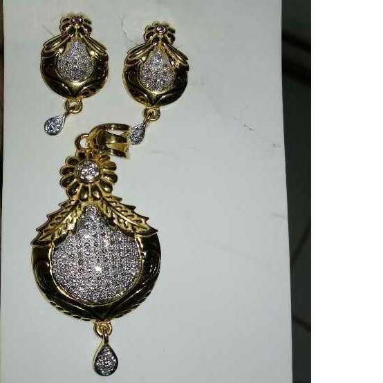 Gold Ladies Indian Fancy Pendant Set Yellow