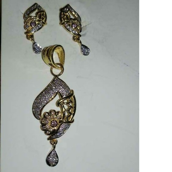 Gold Ladies Indian Fancy Pendant Set Yellow