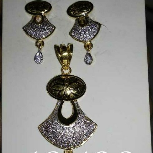 Gold Ladies Indian Fancy Pendant Set Yellow