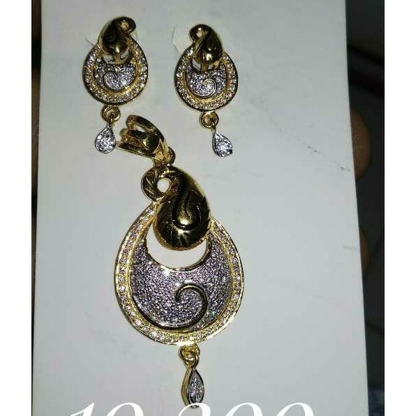 Gold Ladies indian Fancy Pendant Set Yellow