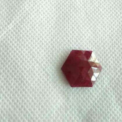 8-70ct hexagonal red ruby-manek