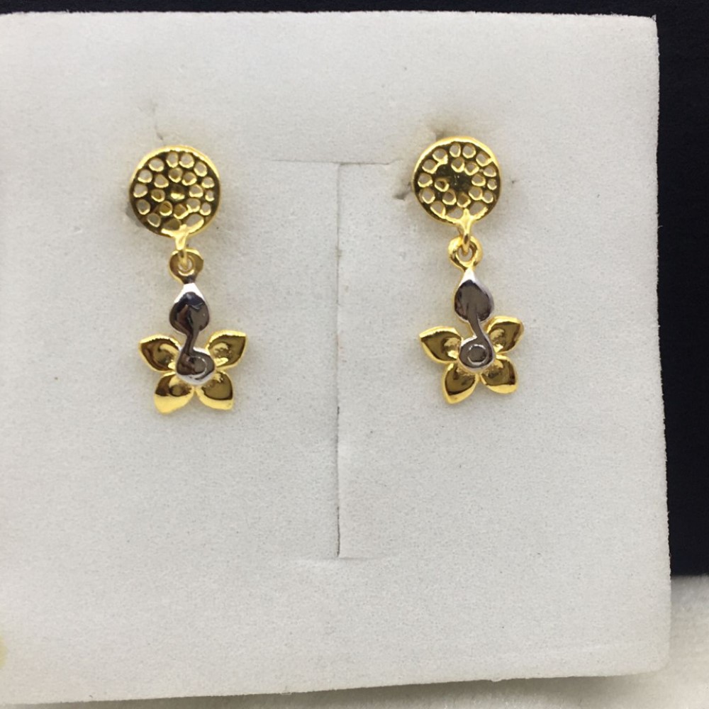 18k Yellow Gold Modern Daily Wear Earrings