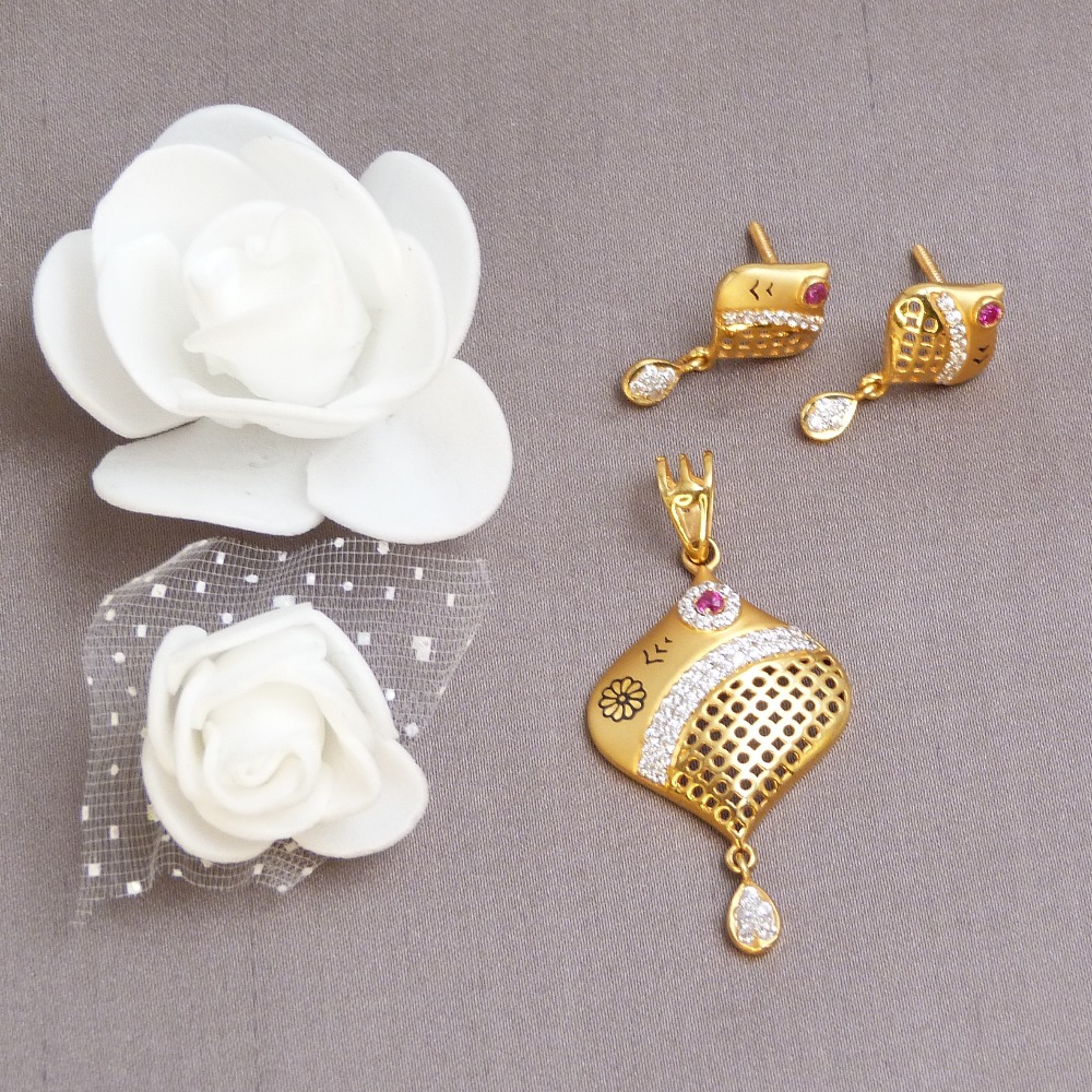 22k Gold Fancy Pendant Set With Hanging