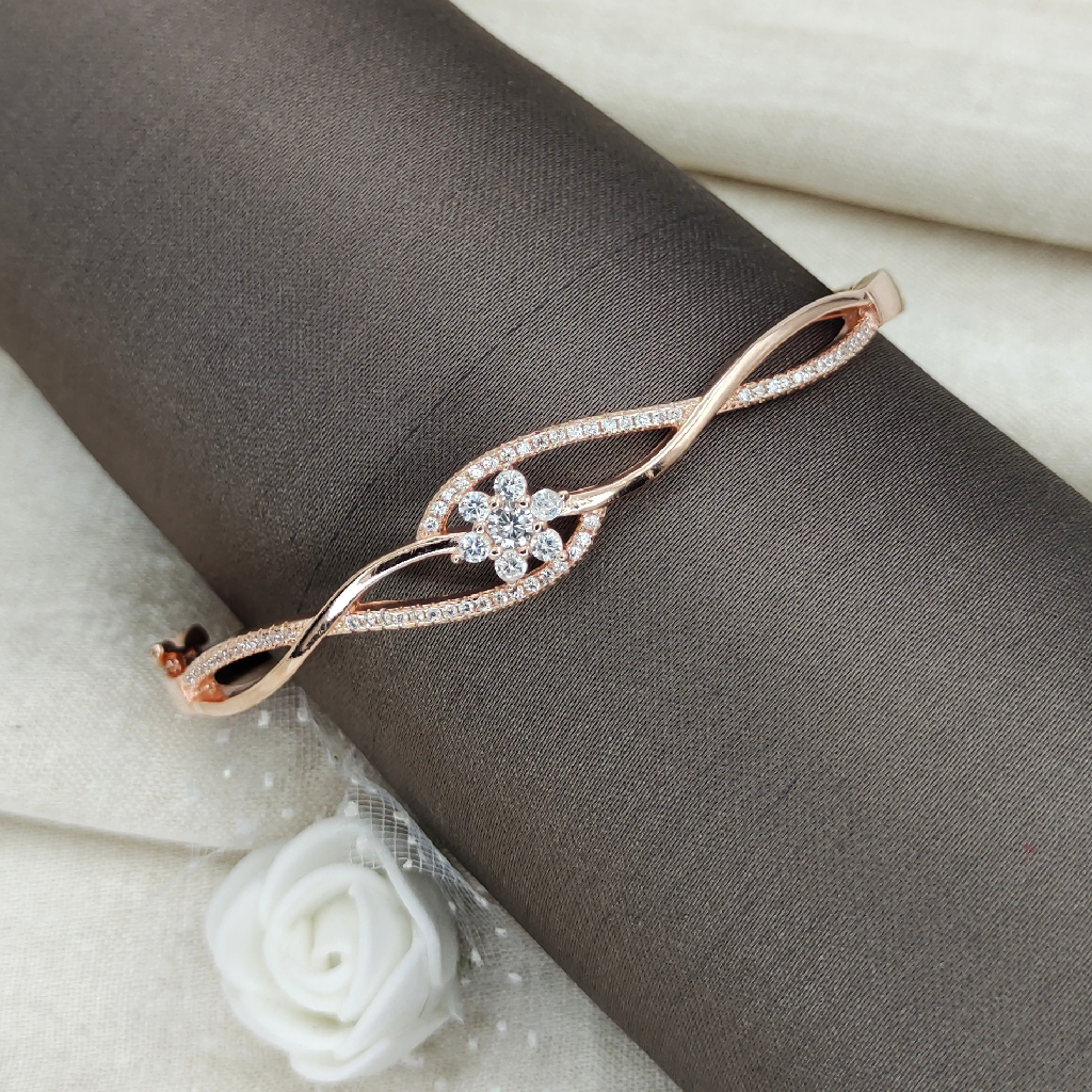 Flower Around Rose 925 Silver Bracelet