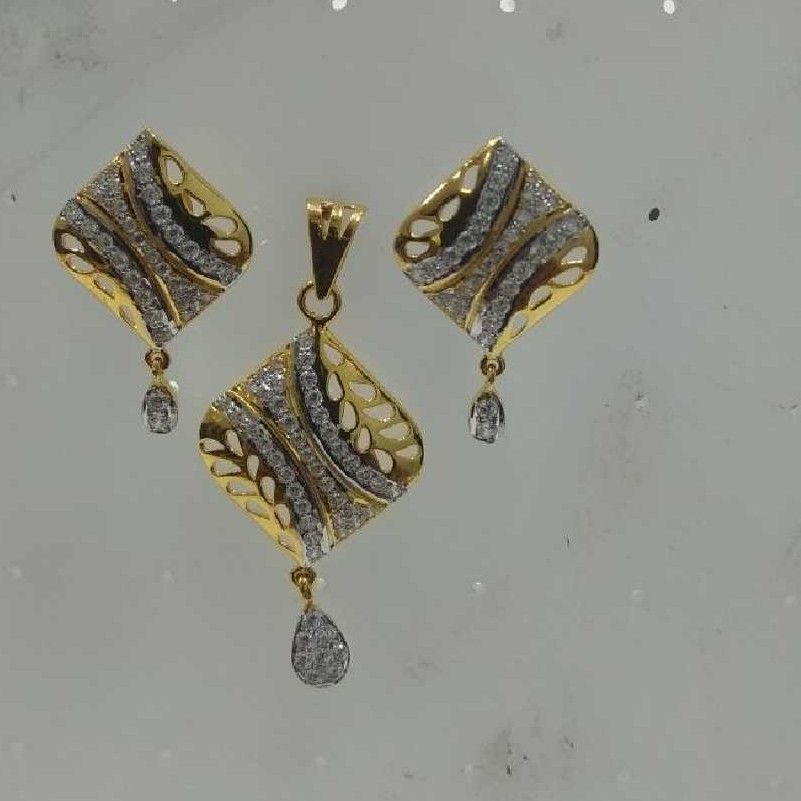 22KT Gold Antique Pendant Set