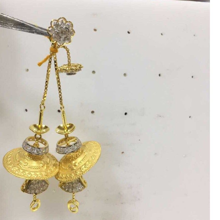 22KT Gold Ladies Fancy Earrings