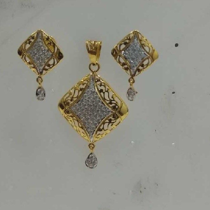 22KT Gold Antique Pendant Set