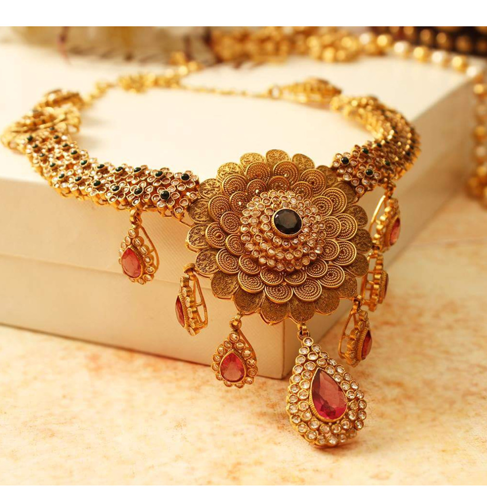 22KT Gold Ladies Indian Antique Necklace Set