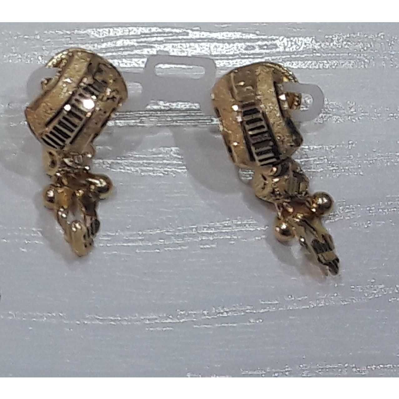 916 Gold Ladies Indian Fancy Vertical Studded Earrings