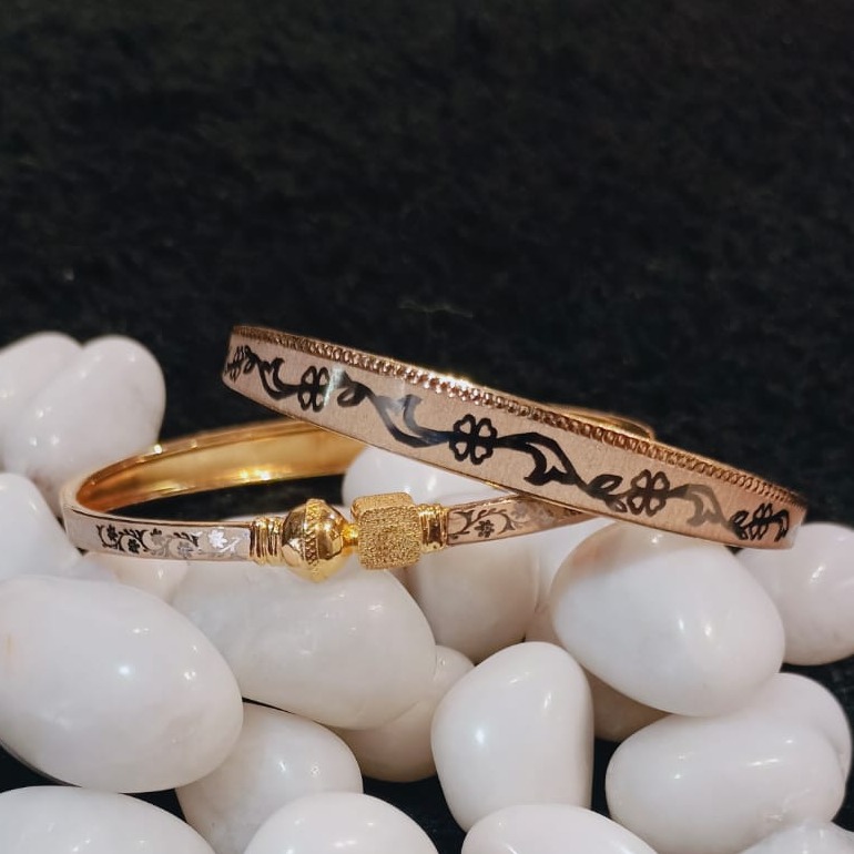 22K Gold Flower Print Bangle