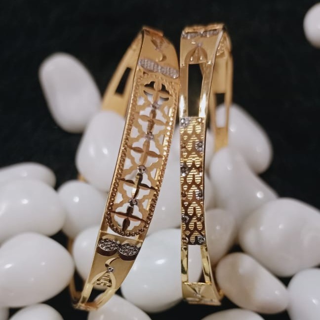 22Kt Gold Stylish Copper Kadli