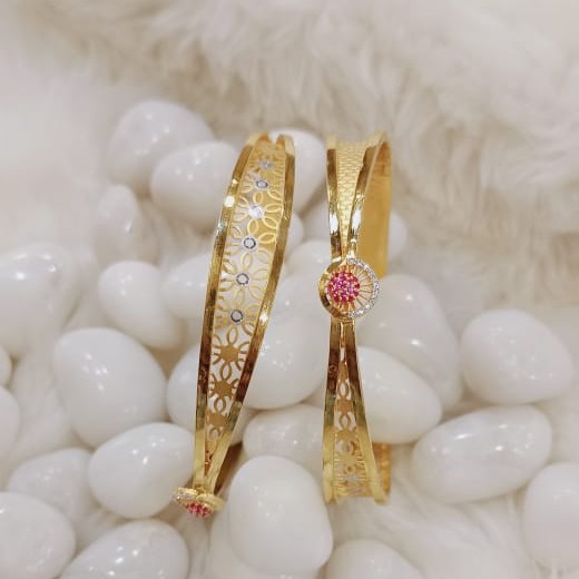 916 Gold Flower Design Bangle