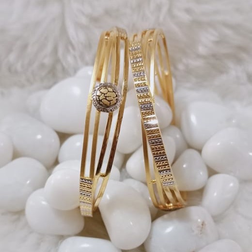916 Gold Modern Daily Wear Bangle