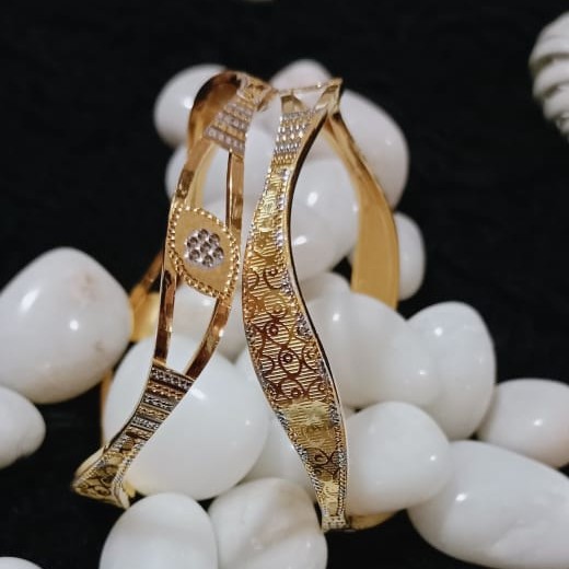 916 Gold Elegant Bangle