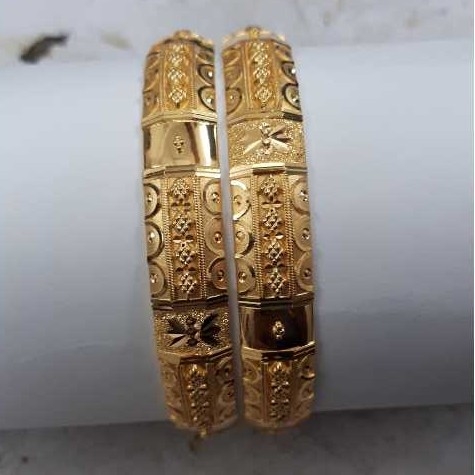 22KT Gold Fancy Bangle