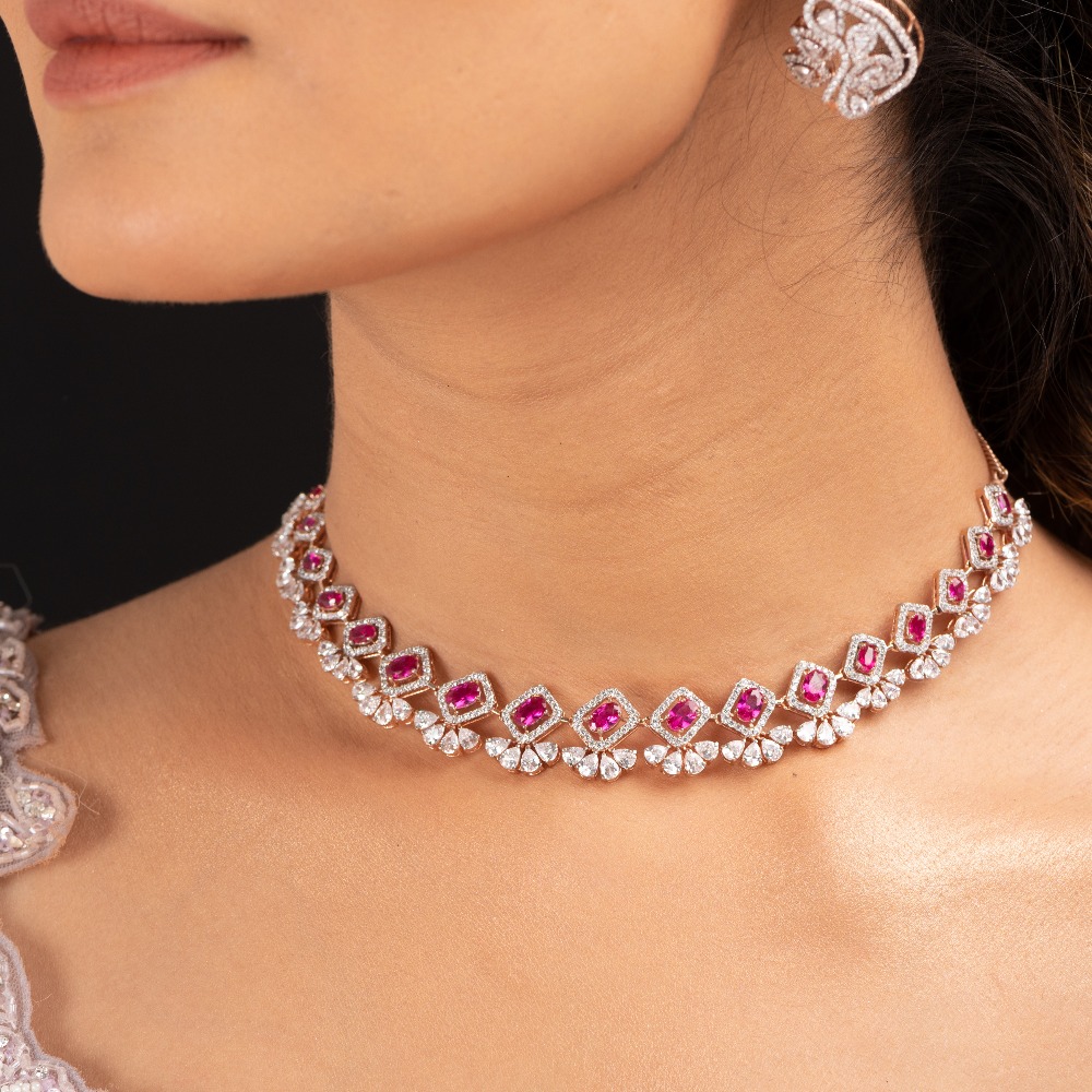Diamond shape stone neckless