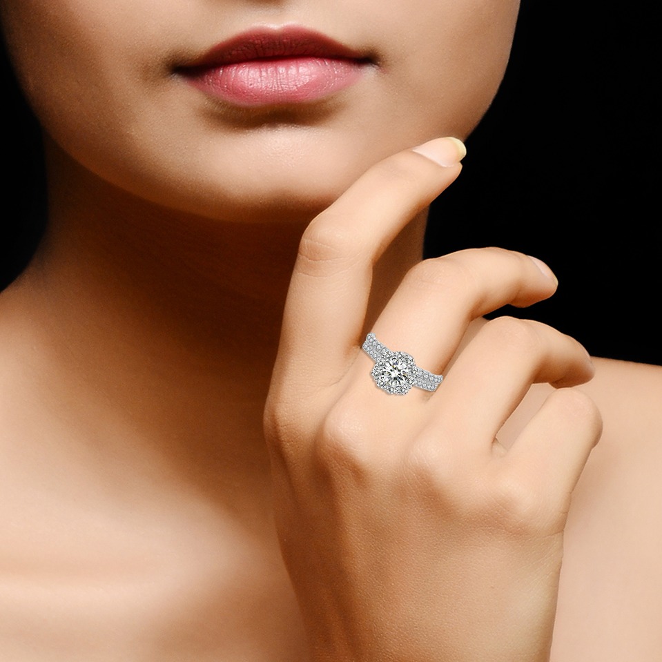 14KT FOLWER DIAMOND RING - Image 2
