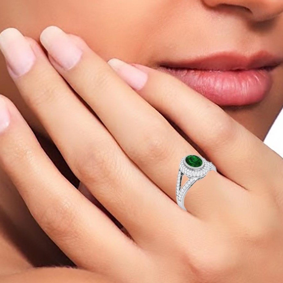14KT GOLD GREEN STONE OVAL SHAPE RING - Image 2