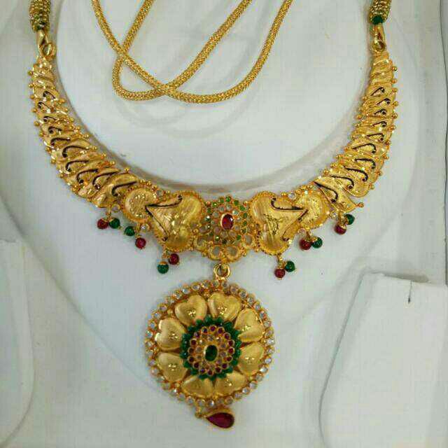 22KT Yellow Gold Ladies Kundan Antique Charming Necklace - Image 2