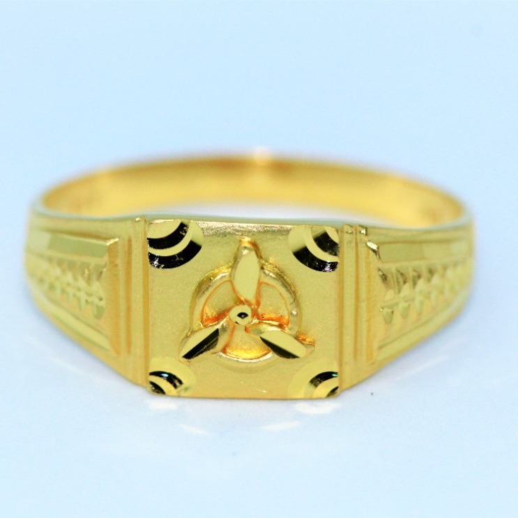 Gold gents ring