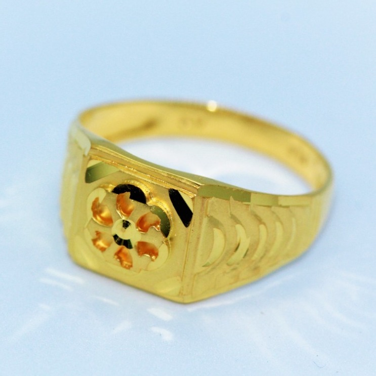 Gold modern gents ring