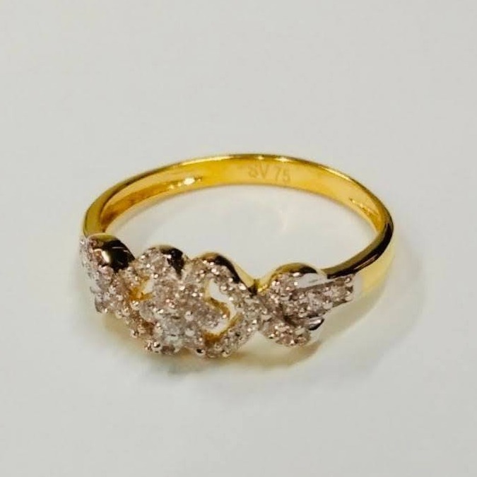 Gold contemporary women ring