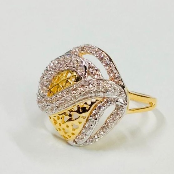 Gold regal women ring