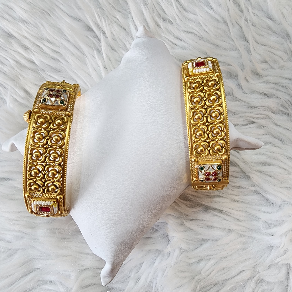916 Gold Antique Met Finishing Jadtar Bangles