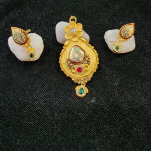916 Gold Antique Swory Met Finishing Pedent Set