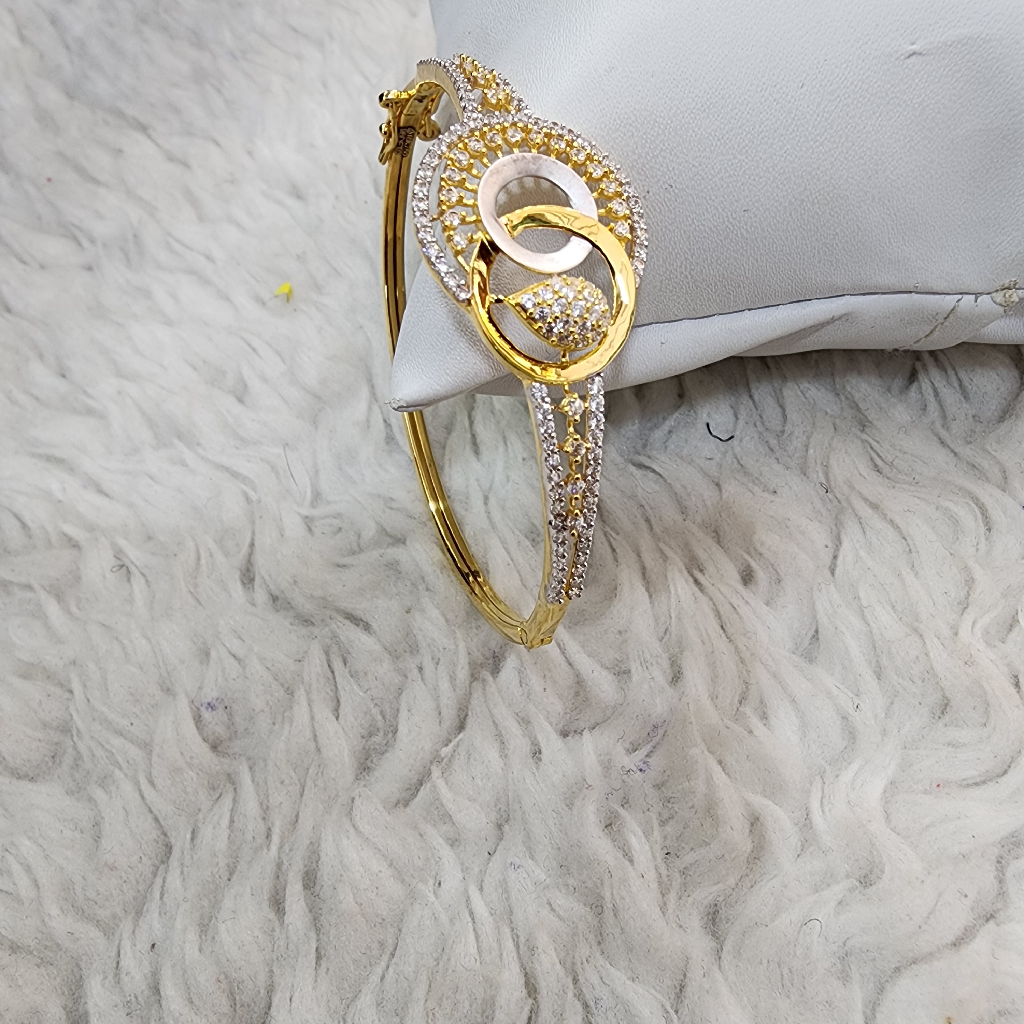 Gold 18k Fancy Unique Ladies Kada
