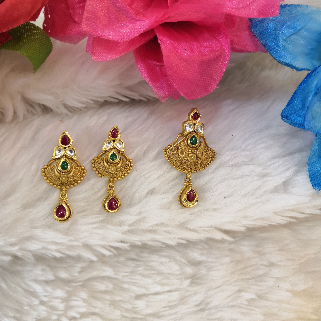 916 gold fancy antique jadtar butty pendant set