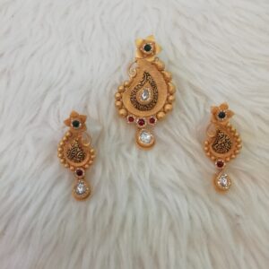916 gold fancy antique butty pendant set
